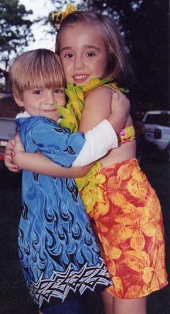 AvynAndSydneyHuggingInCostumesAugust2003