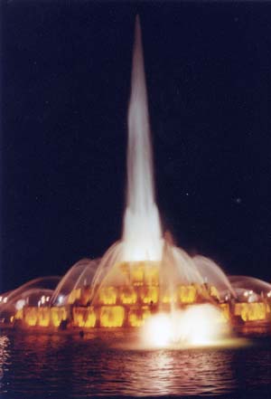 BuckinghamFountainNightJuly2003