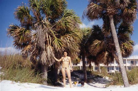 AlinaInBikiniInFlorida_200404