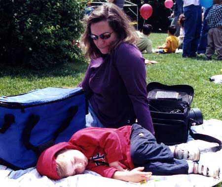 TammyAndSleepingAvyn_SetonPicnic1June2003