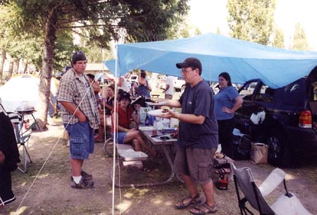 DaveMatthewsGorge2003D_ShepServingFood