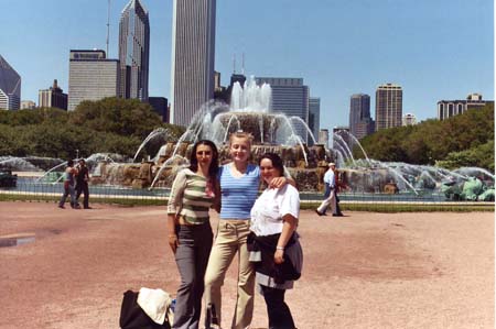 AnkaAridMihaelaAtBuckinghamFountain_May2003