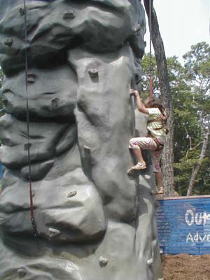 37_SydneyClimbingRockWallAfterCampJeep2003B